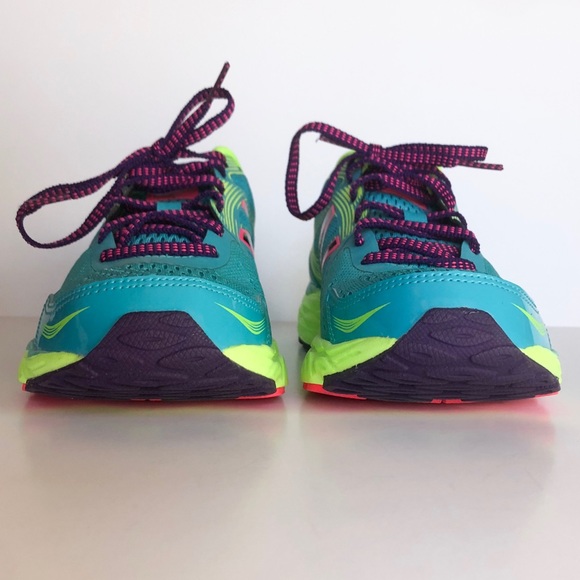 New Balance: neon running shoes - Picture 4 of 10